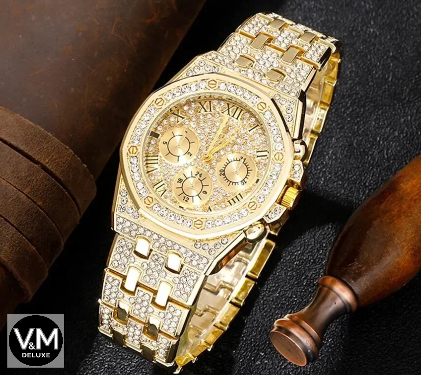 RELOJ UNISEX DORADO CON BRILLANTES Y PULSERA ANCHA A JUEGO