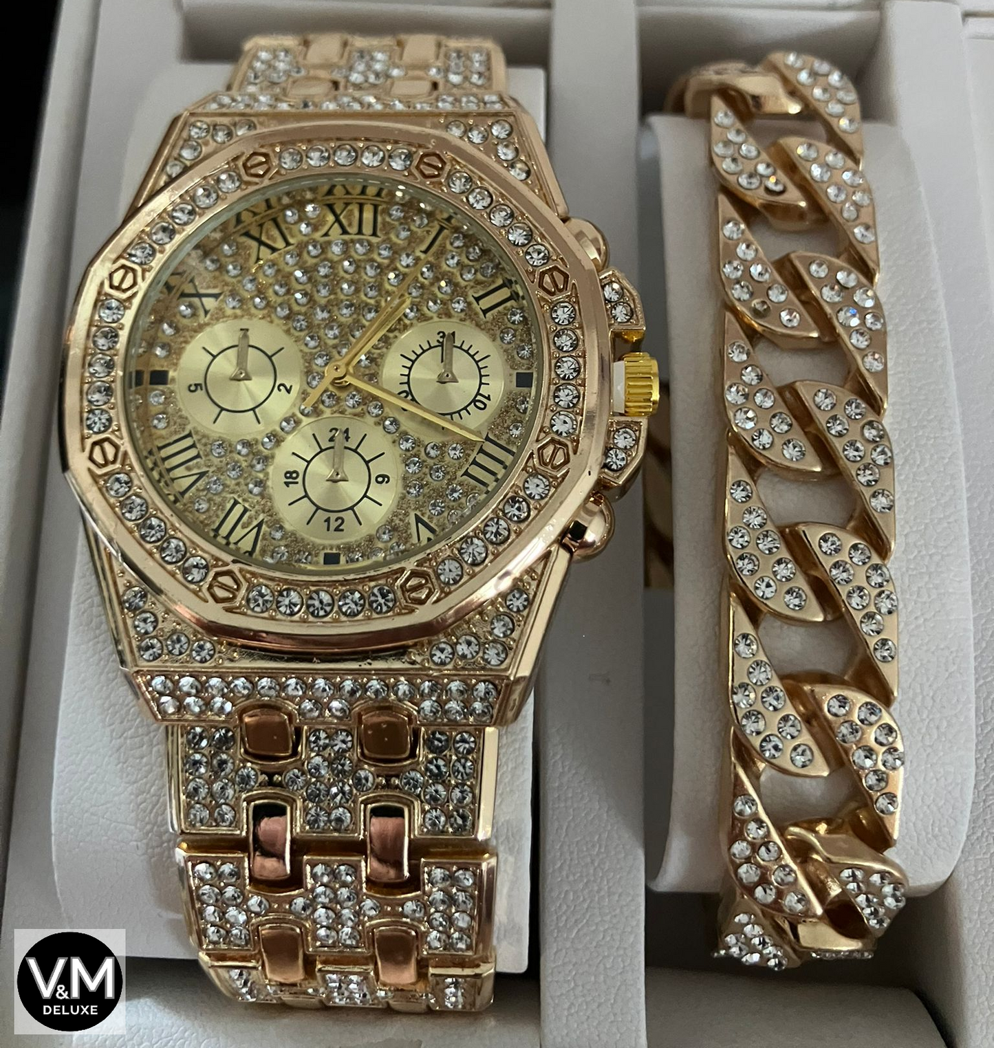 RELOJ UNISEX DORADO CON BRILLANTES Y PULSERA ANCHA A JUEGO